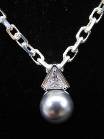 GEOMETRIC PENDANT ON STERLING SILVER CHAIN NECKLACE