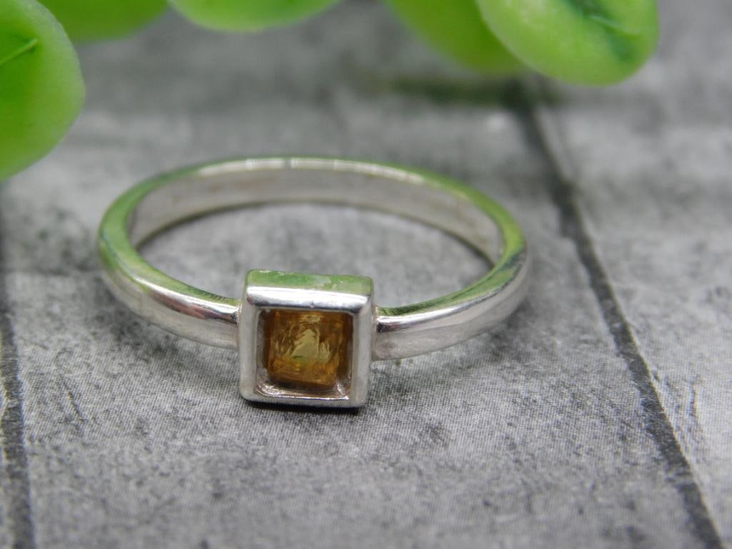STERLING SILVER CITRINE RING: STERLING SILVER CITRINE RING