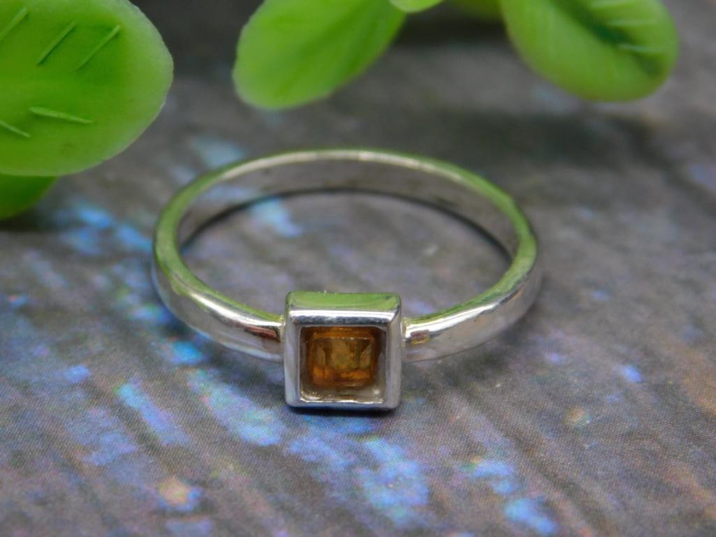STERLING SILVER CITRINE RING: STERLING SILVER CITRINE RING
