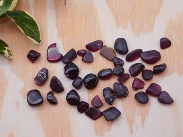 GARNET ROCK STONE LAPIDARY SPECIMEN