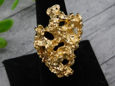 GOLD TONE RING