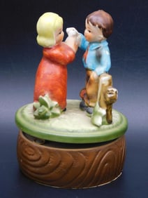 JAPANESE MUSIC BOX WITH BOY AND GIRL VINTAGE ANTIQUE