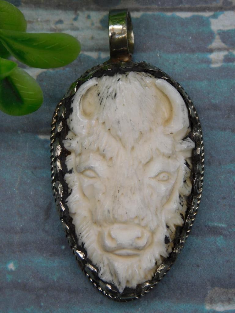 CARVED BONE BISON PENDANT ROCK STONE LAPIDARY SPECIMEN: CARVED BONE BISON PENDANT ROCK STONE LAPIDARY SPECIMEN