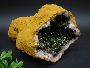3 POUND PURPLE AND GOLD GEODE ROCK STONE LAPIDARY SPECIMEN