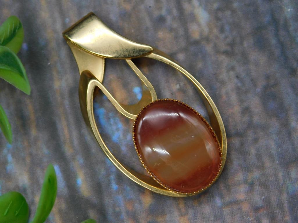 CARNELIAN PENDANT ROCK STONE LAPIDARY SPECIMEN: CARNELIAN PENDANT ROCK STONE LAPIDARY SPECIMEN