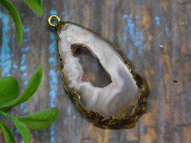 GEODE SLICE PENDANT ROCK STONE LAPIDARY SPECIMEN