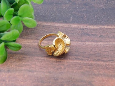 Gold floral design ring with textured details