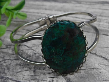 Silver-Tone Cuff Bracelet With Green Stone Accent