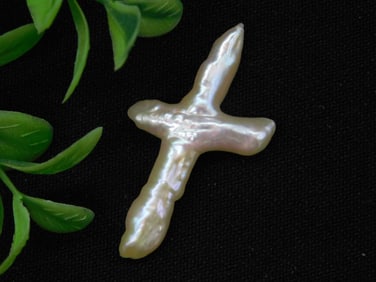 FRESHWATER PEARL ROCK STONE LAPIDARY SPECIMEN