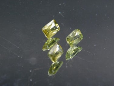 YELLOW GARNET ROCK STONE LAPIDARY SPECIMEN