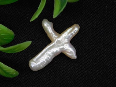 FRESHWATER PEARL ROCK STONE LAPIDARY SPECIMEN