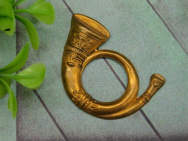 BUGLE INSIGNIA VINTAGE ANTIQUE