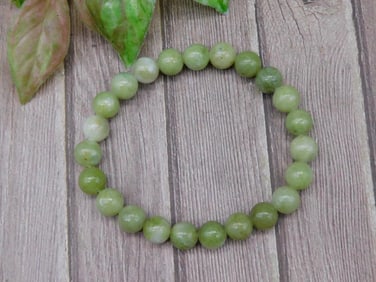 Green Beaded Bracelet with Round Jade-Like Stones