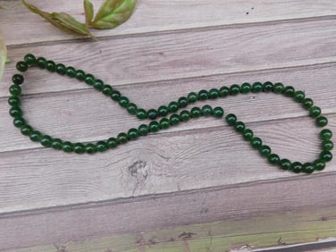 Green Beaded Necklace with Round Beads
