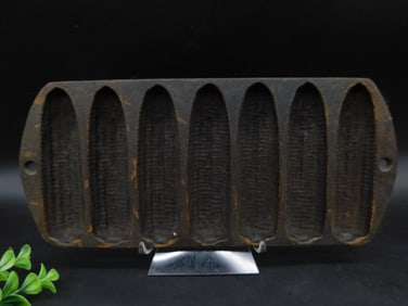 Cast Iron Cornbread Mold with Six Corn Cob Cavities