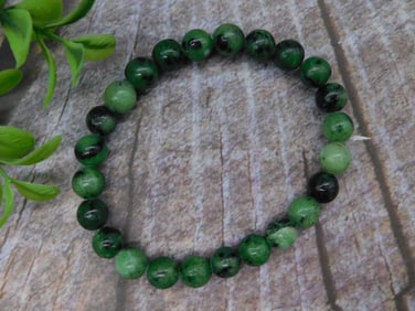 Green and Black Beaded Stretch Bracelet