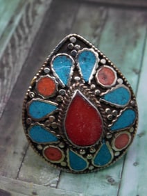 Teardrop-Shaped Ring With Red and Turquoise Inlay