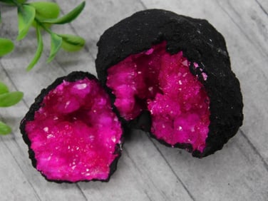 Bright Pink Crystal-Filled Geode Specimen ROCK STONE LAPIDARY SPECIMEN