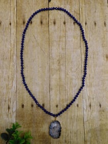 GEODE SLICE PENDANT ON SPARKLE BEAD NECKLACE