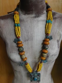 AFRICAN TRADE BEADS ROCK STONE LAPIDARY SPECIMEN