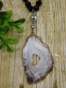 GEODE SLICE PENDANT ON SPARKLE BEAD NECKLACE