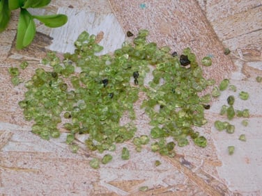 PERIDOT ROCK STONE LAPIDARY SPECIMEN