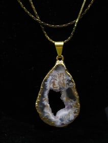 GEODE SLICE PENDANT ON CHAIN NECKLACE ROCK STONE LAPIDARY SPECIMEN