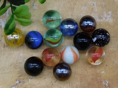 GLASS PLAYING MARBLES