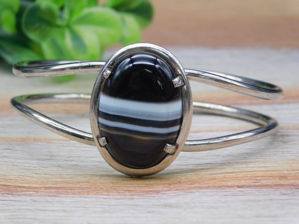 BANDED AGATE METAL CUFF BRACELET: BANDED AGATE METAL CUFF BRACELET