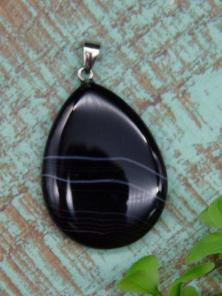 BANDED AGATE PENDANT ROCK STONE LAPIDARY SPECIMEN: BANDED AGATE PENDANT ROCK STONE LAPIDARY SPECIMEN