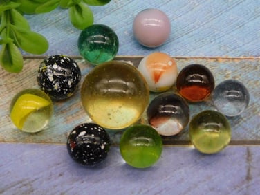 GLASS PLAYING MARBLES