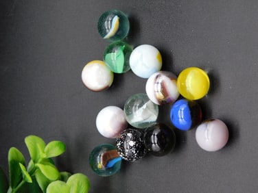 GLASS PLAYING MARBLES