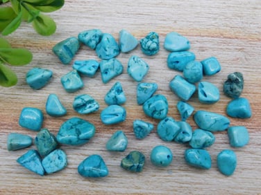 TURQUOISE BEADS ROCK STONE LAPIDARY SPECIMEN