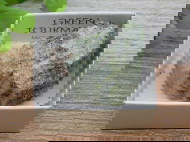 GREEN TOURMALINE ROCK STONE LAPIDARY SPECIMEN