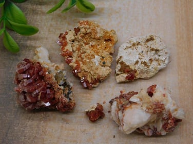 VANADINITE ROCK STONE LAPIDARY SPECIMEN