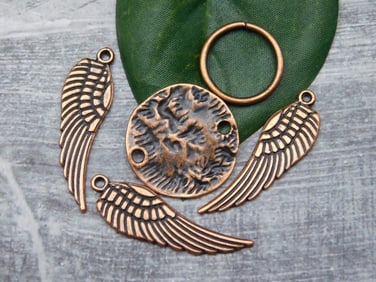 MIXED PENDANT LOT