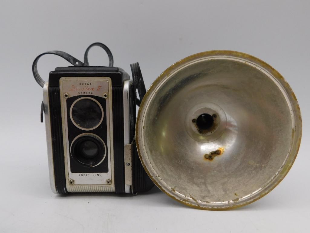 Kodak Duaflex II Camera with Flash Attachment (1 of 6)