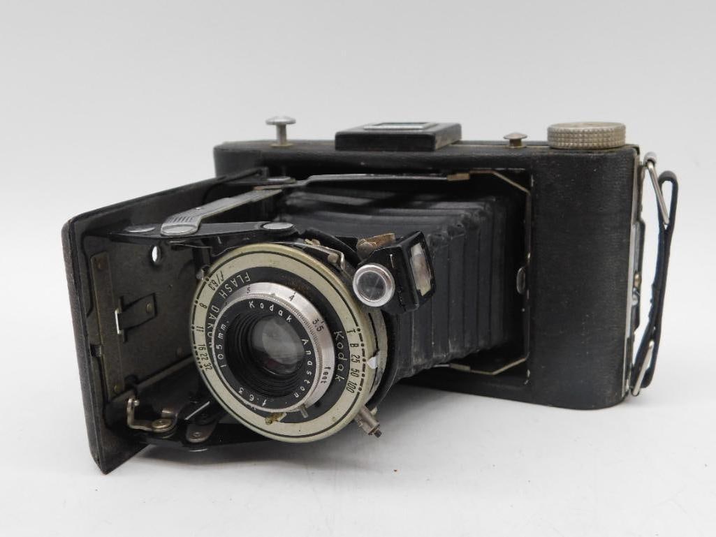 Vintage Kodak 620 Folding Camera with Flash Shutter (1 of 5)