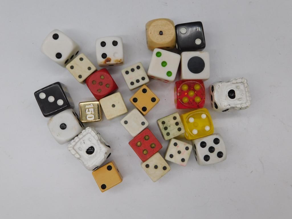 PLAYING DICE VINTAGE ANTIQUE: WELCOME TO HATMAN AUCTIONS! SPECIAL NOTICE: Please see photos for measurements and descriptions. ***Yes, we have in house shipping with MANY REPEAT CUSTOMERS because of our streamlined service. ****We