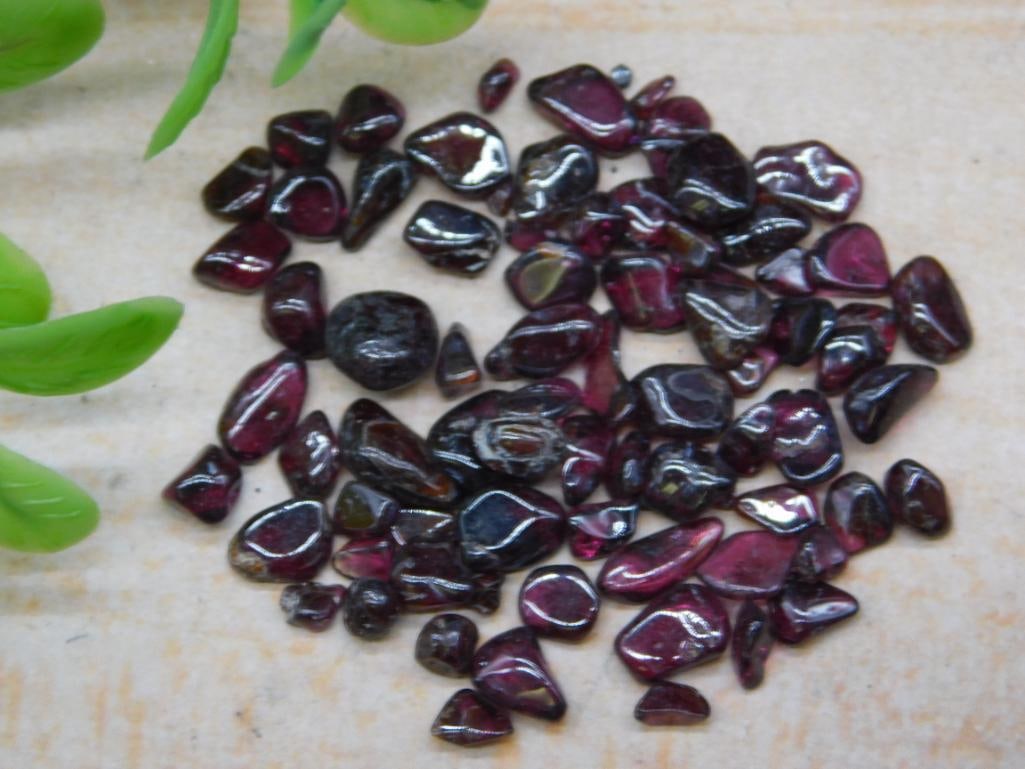 GARNET ROCK STONE LAPIDARY SPECIMEN: GARNET ROCK STONE LAPIDARY SPECIMEN