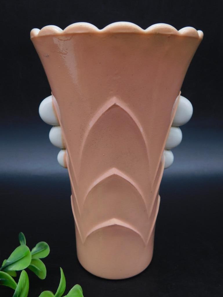 PINK AND WHITE FIRE KING SCALLOPED VASE VINTAGE ANTIQUE: PINK AND WHITE FIRE KING SCALLOPED VASE VINTAGE ANTIQUE