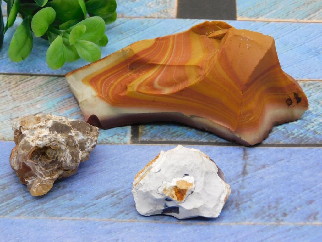 MIXED ROUGH LOT ROCK STONE LAPIDARY SPECIMEN: MIXED ROUGH LOT ROCK STONE LAPIDARY SPECIMEN