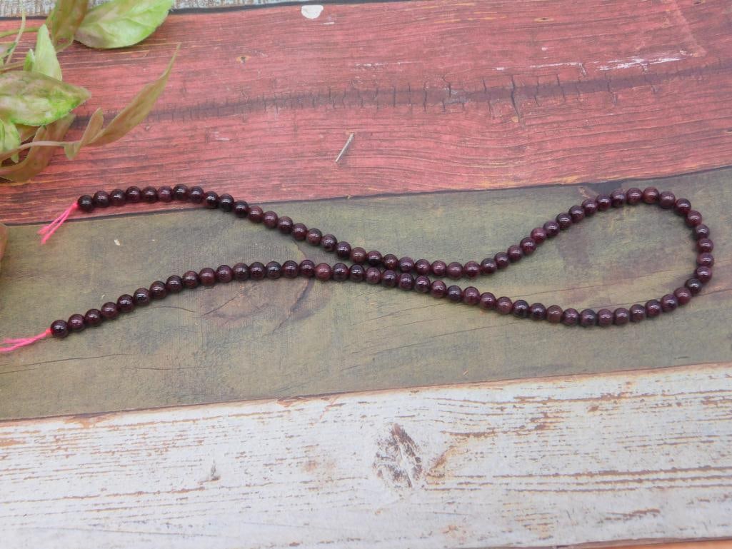 GARNET BEADS ROCK STONE LAPIDARY SPECIMEN: GARNET BEADS ROCK STONE LAPIDARY SPECIMEN