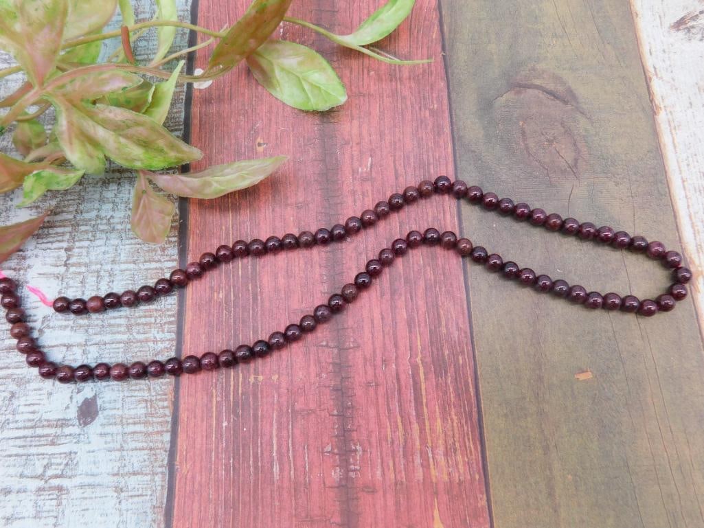 GARNET BEADS ROCK STONE LAPIDARY SPECIMEN: GARNET BEADS ROCK STONE LAPIDARY SPECIMEN