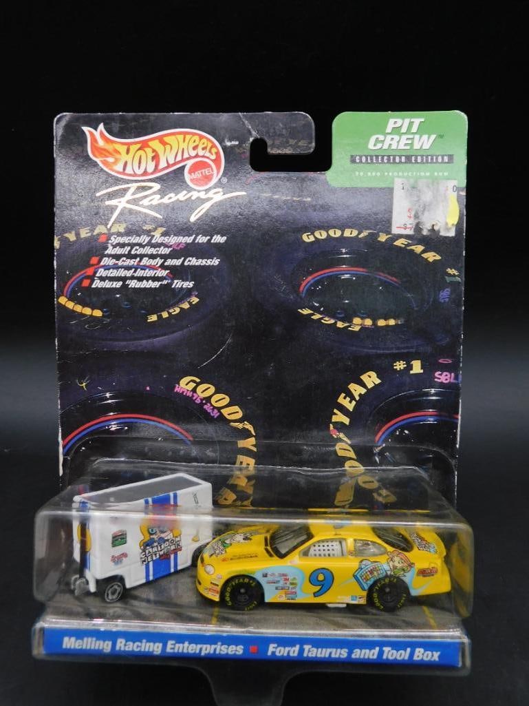 Hot Wheels Racing Ford Taurus with Tool Box Set (1 of 2)
