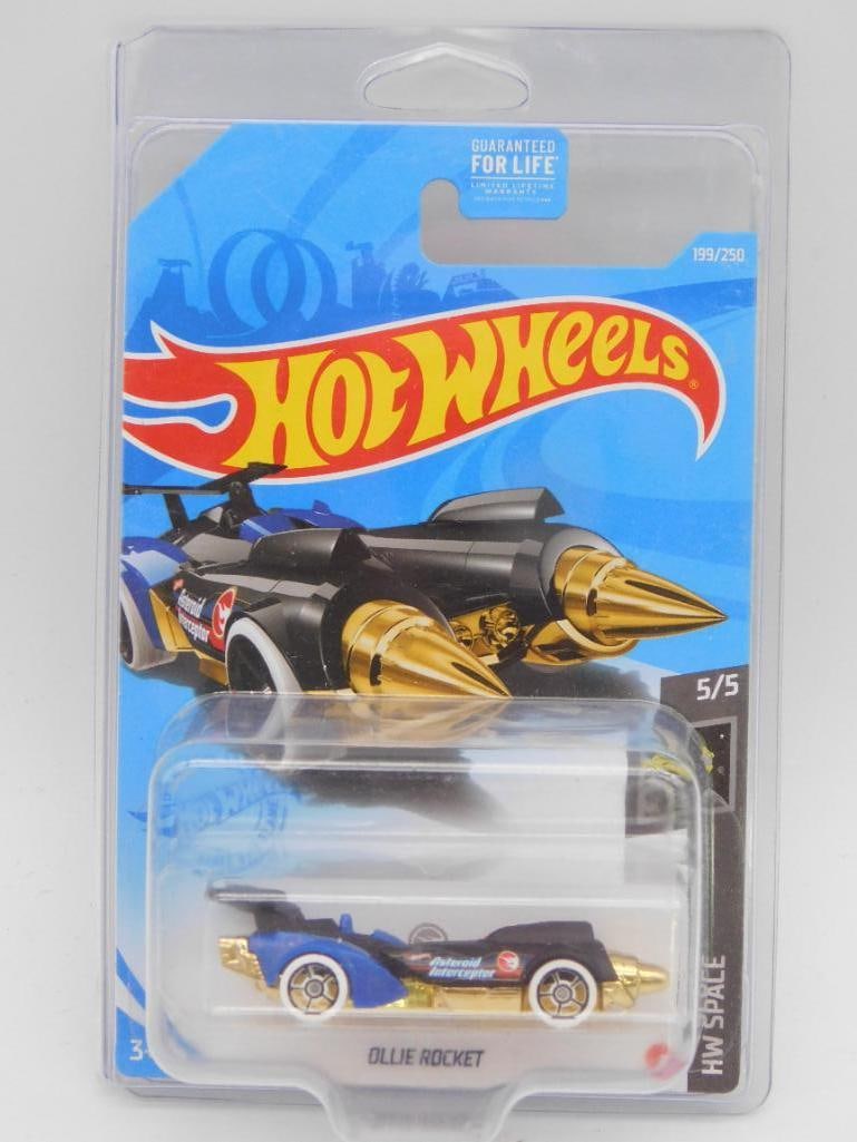 Hot Wheels HW Space Ollie Rocket 5/5 Car: Hot Wheels collectible die-cast car featuring the HW Space series Ollie Rocket. This is car 5 of 5 in the series. The item is presented in its original factory-sealed packaging with clear display visi