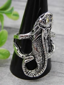Silver-Tone Gecko Ring With Textured Detailing