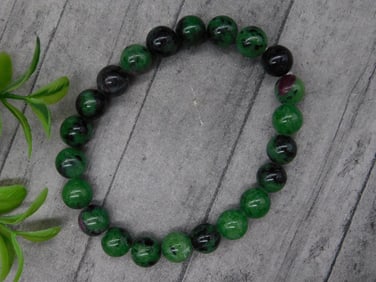 Elastic Bracelet With Green And Black Beads