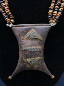 AFRICAN TRADE BEADS ROCK STONE LAPIDARY SPECIMEN