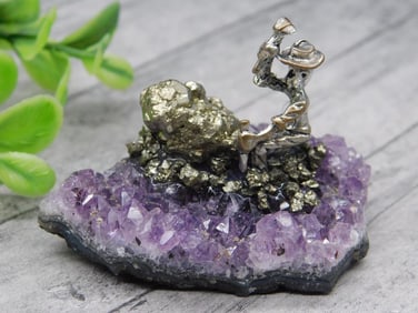 PYRITE MINER ON AMETHYST ROCK STONE LAPIDARY SPECIMEN